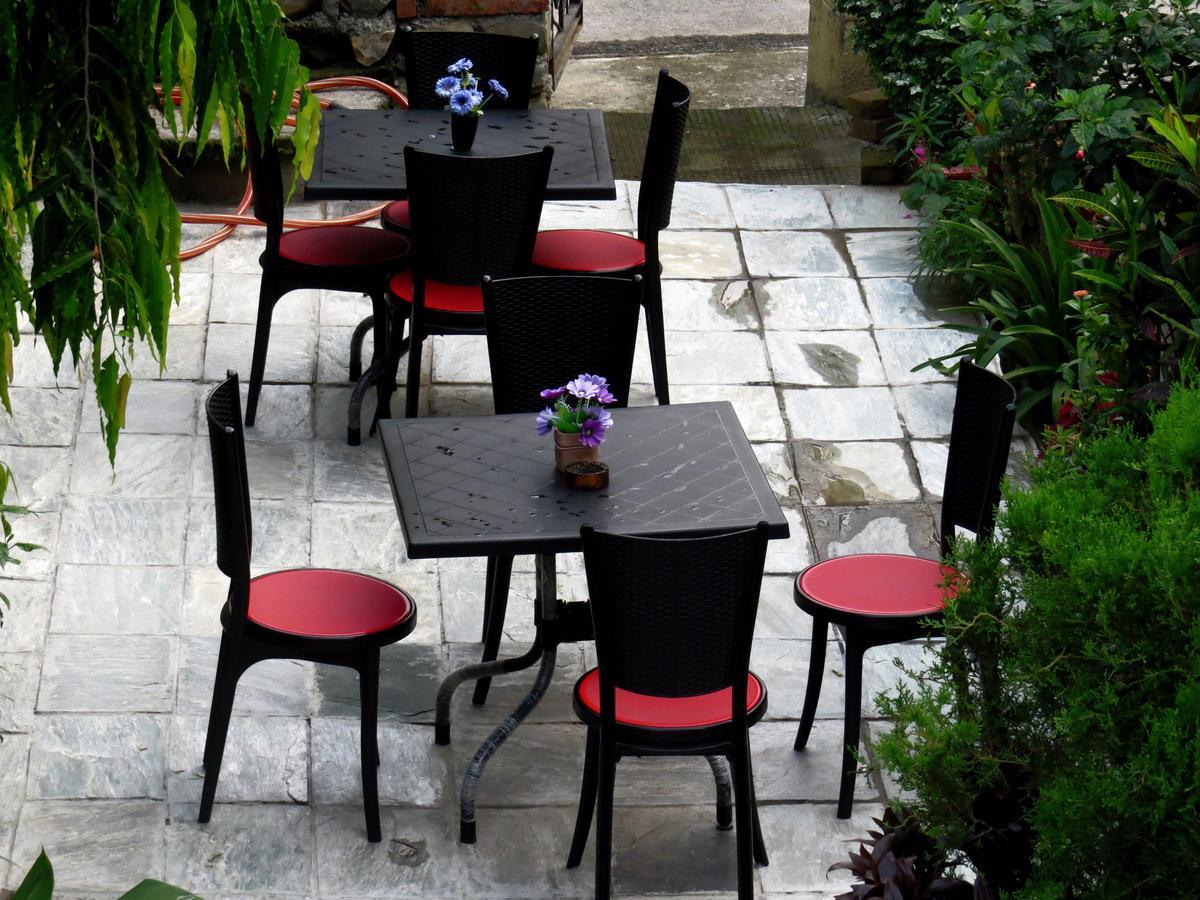 Hotel Celesty Inn Pokhara Kültér fotó